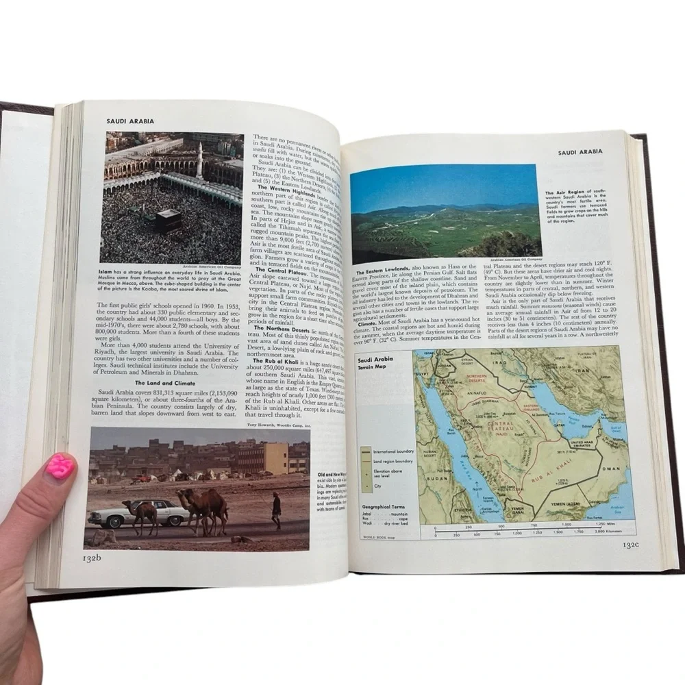 World Book Encyclopedia S-SN #17 1979 Childcraft Inc. Black Brown Gold Hardcover